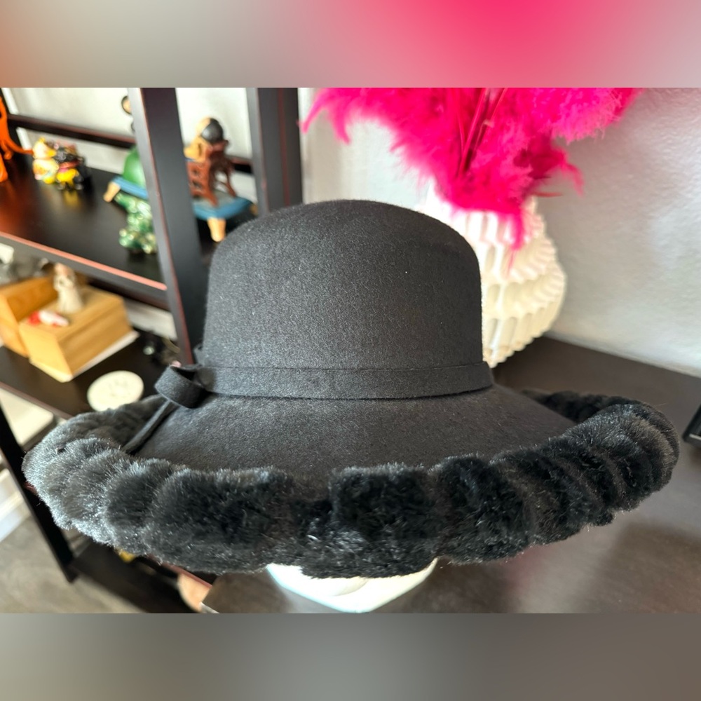 Something Special Black Wool Hat with Faux Fur Trim - Picture 6 of 9